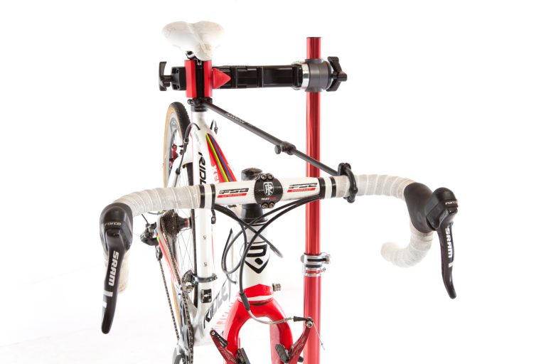 Disponible ya la gama de pies de taller Feedback Sports